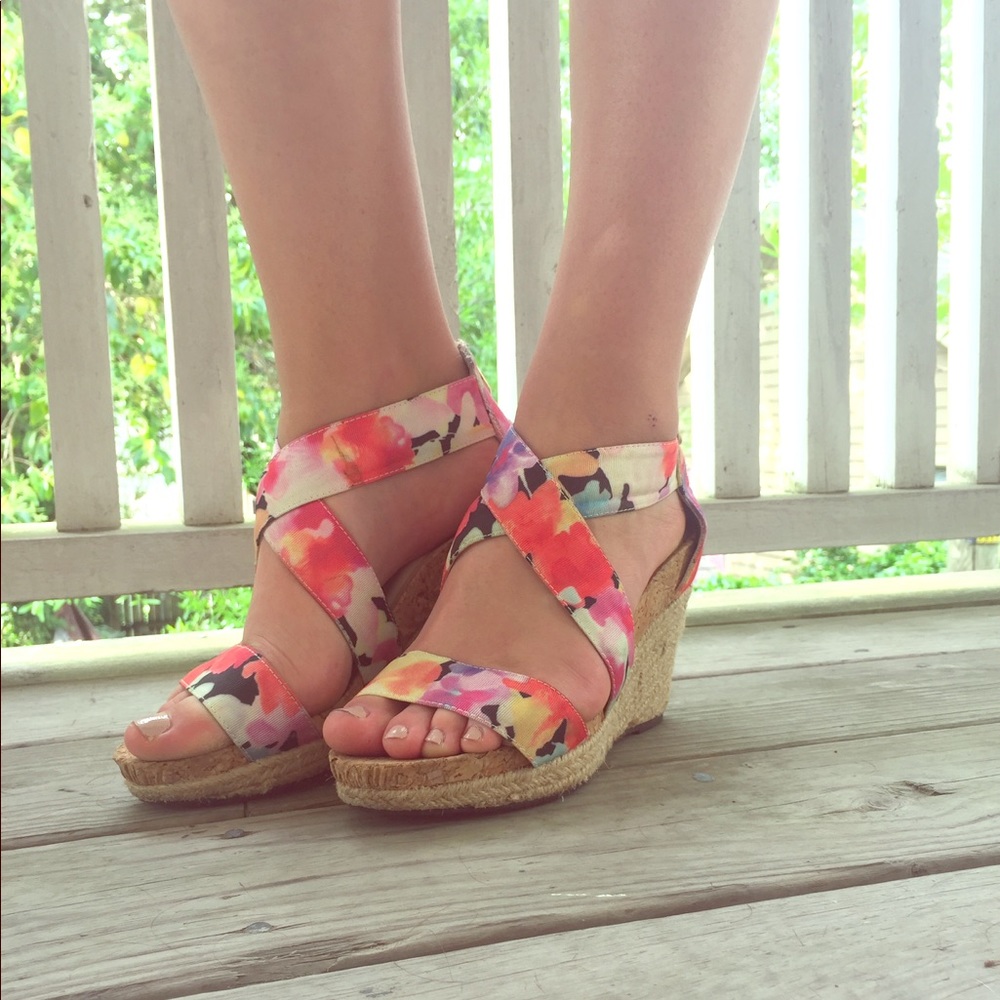 Floral Wedges 🌸
